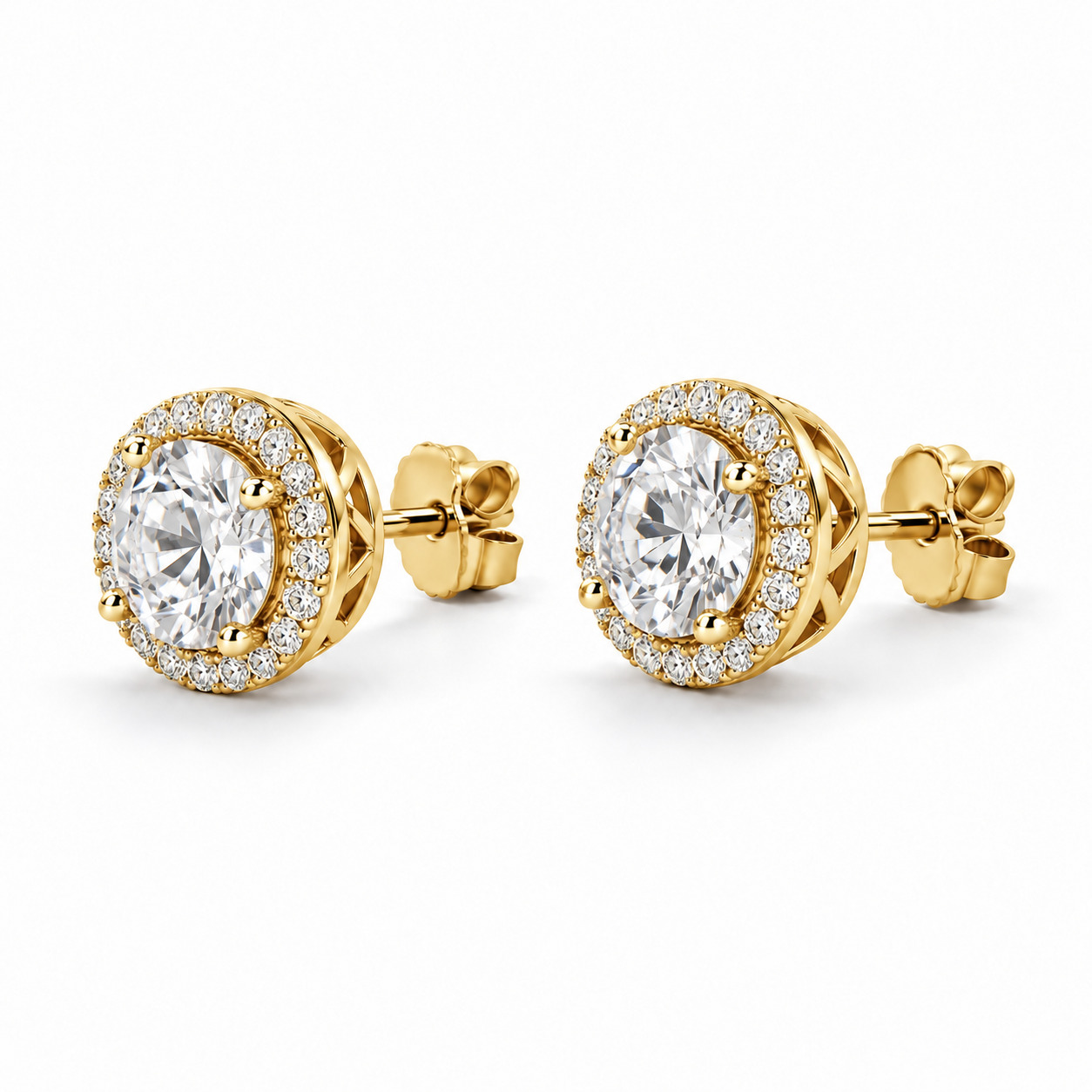 LIGHTGREEN Halo Solitaire Stud in 18K yellow gold with a lab-grown diamond