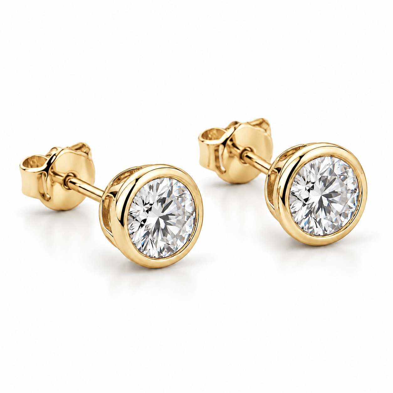 LIGHTGREEN Bezel Solitaire Stud in 18K yellow gold with a lab-grown diamond